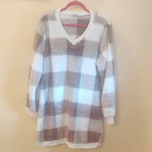 Cozy V-Neck Plaid Sweater Tunic — Cream & Tan